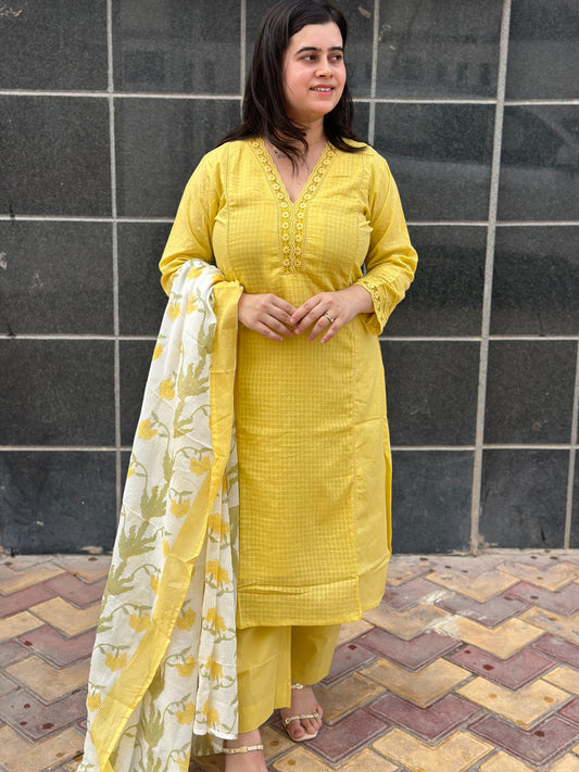 Gulmohar Mulmul Cotton kurta Set with Doria dupatta