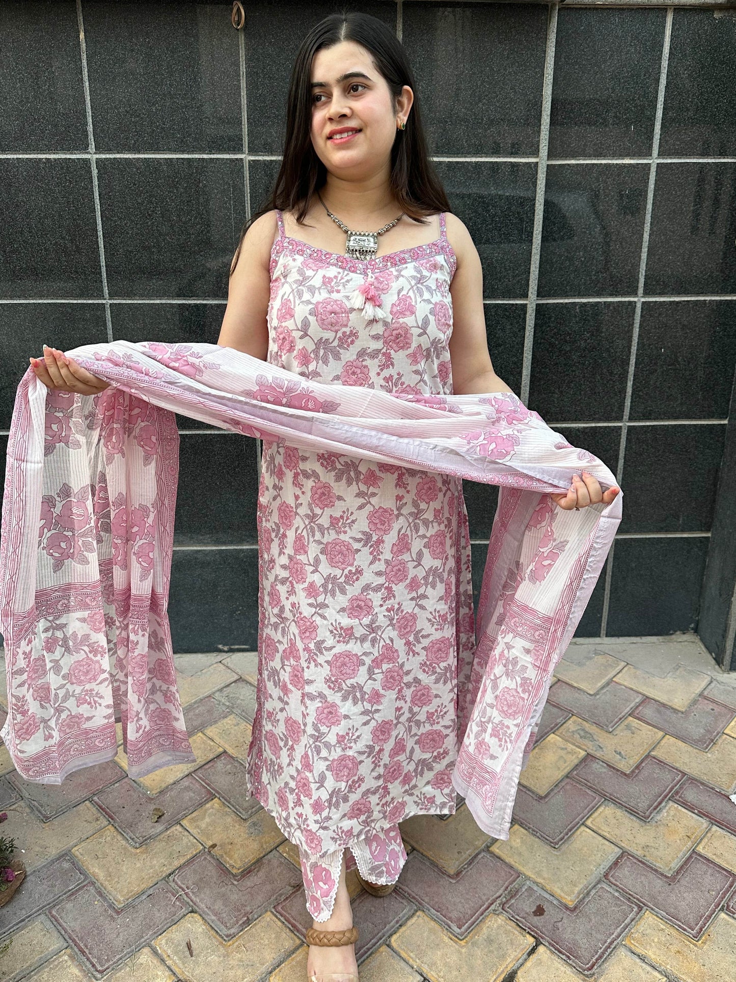 Sleeveless Thread Work Cotton Suit For Women - Vijay Laxmi