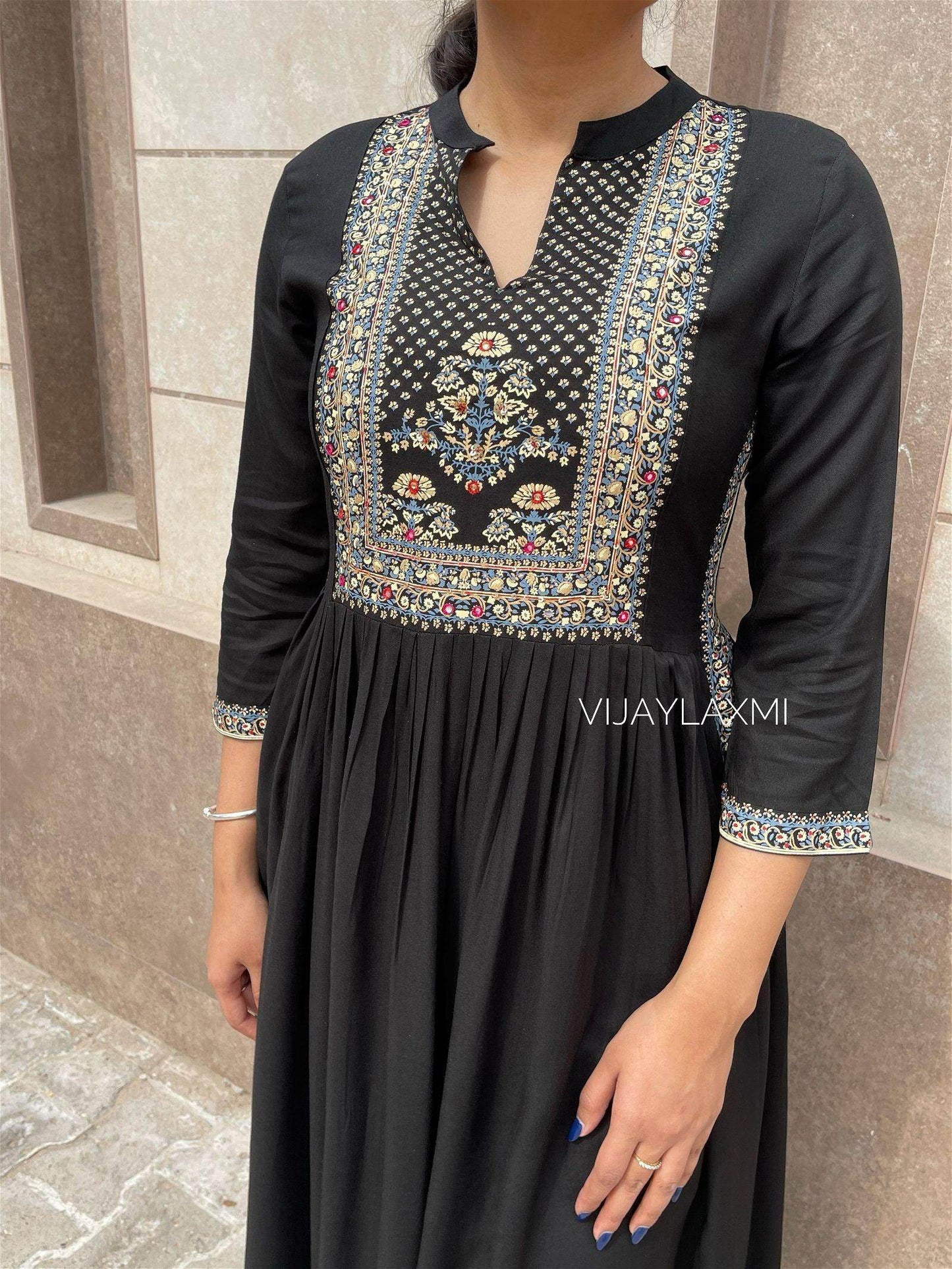 Naira cut Kurti D4 Black - Vijay Laxmi
