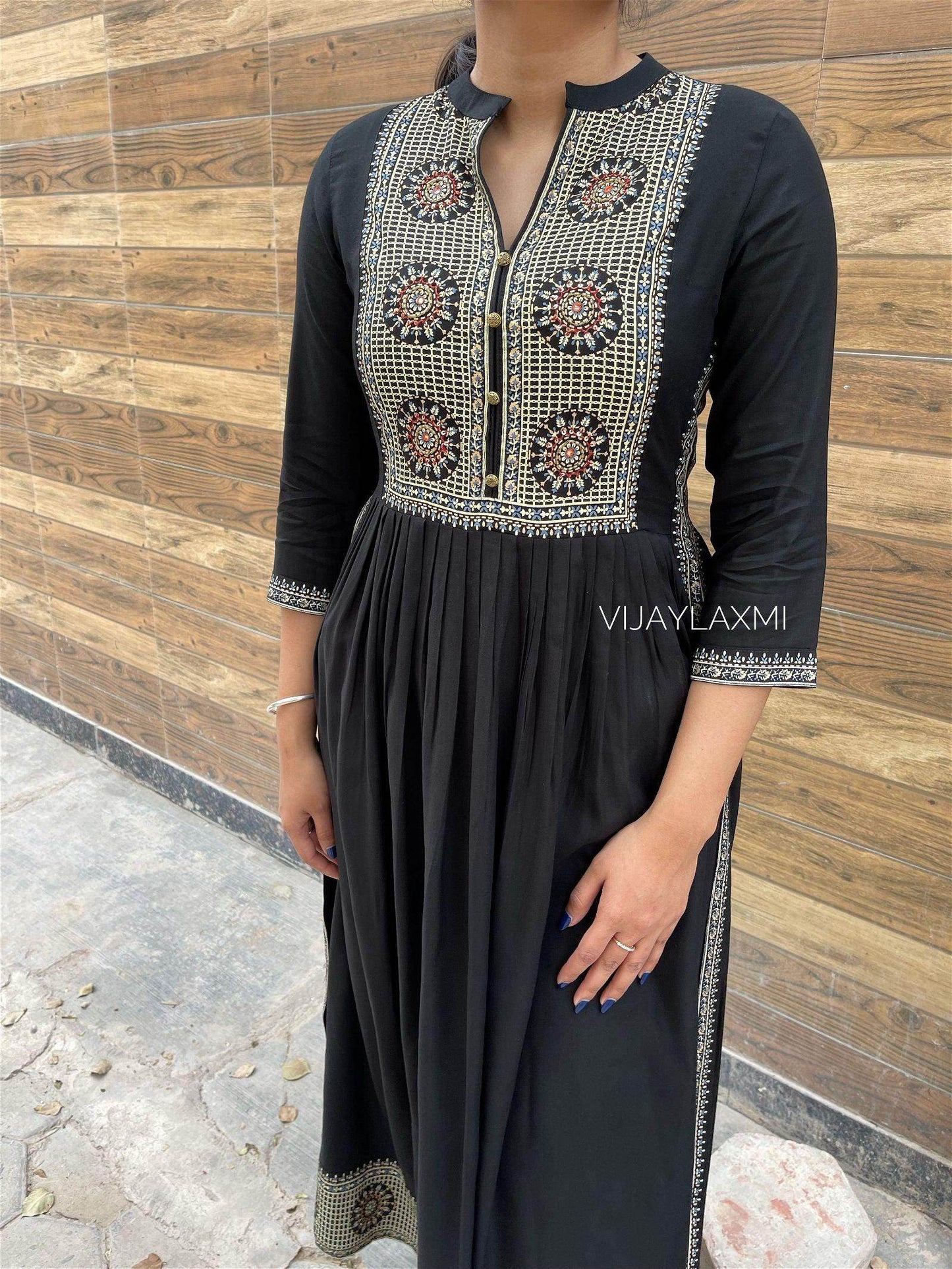 Naira cut Kurti D5 Black - Vijay Laxmi