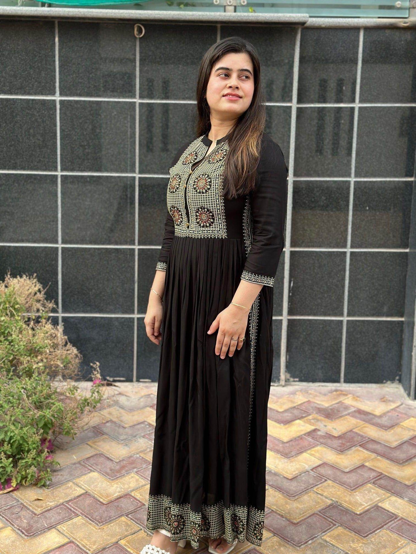 Naira cut Kurti D5 Black - Vijay Laxmi