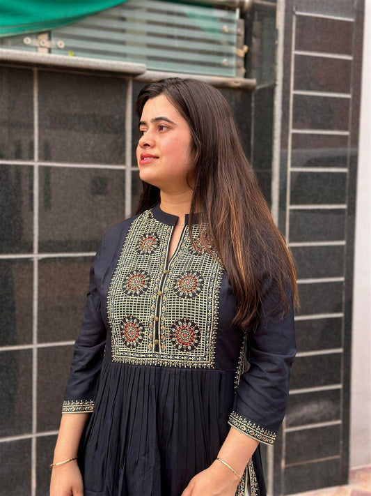 Naira cut Kurti D5 Navy - Vijay Laxmi