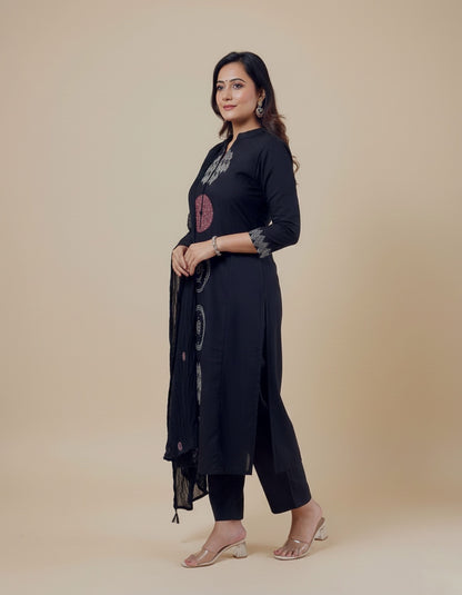 Amayra Cotton Kurta Embroidery Work Kurti Pant And Dupatta