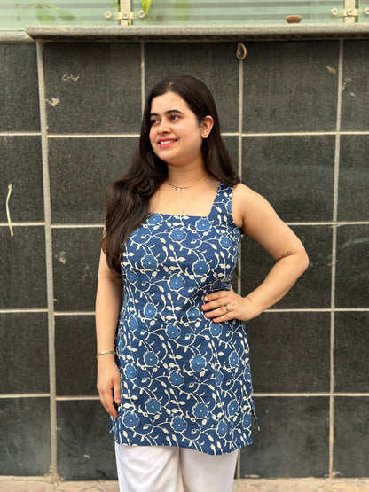 Gulmohar Sleeveless Cotton kurta