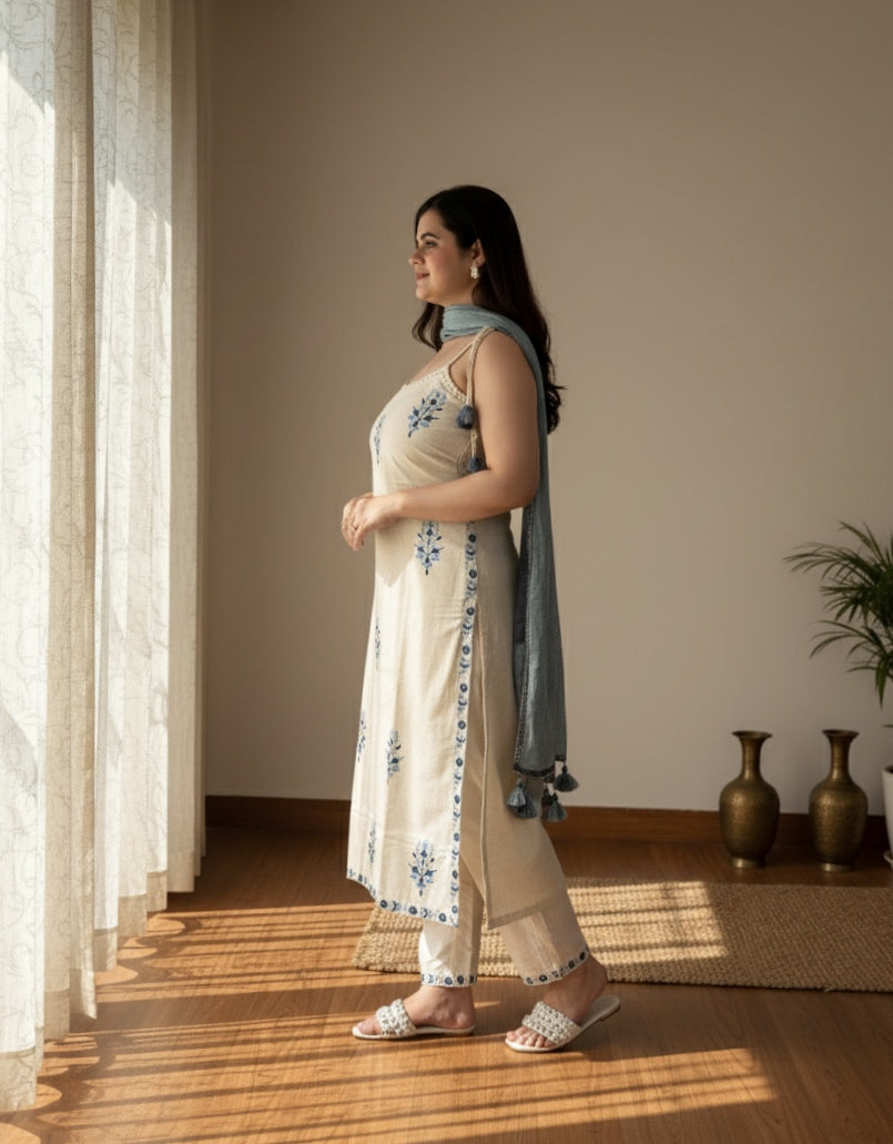 Sleeveless Thread Work Cotton Suit For Women