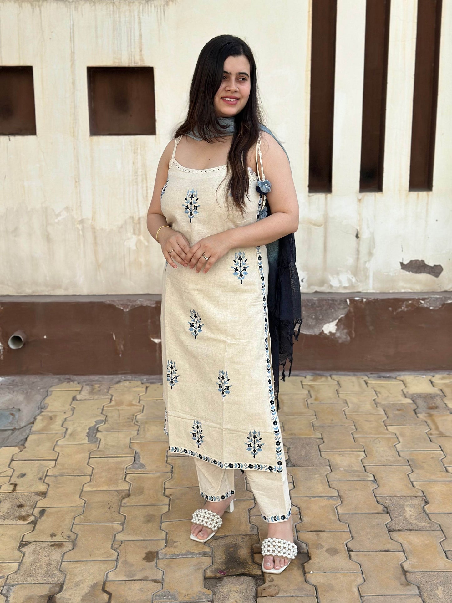 Sleeveless Thread Work Cotton Suit For Women - Vijay Laxmi