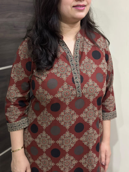 Madhubani pure cotton kurti for women( maroon)