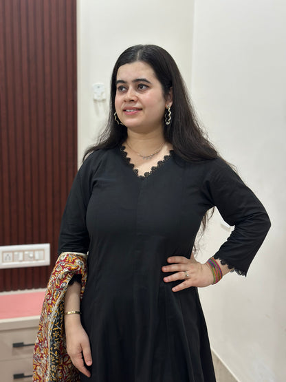 Gulzar Black Kurta set with pant & kalamkari dupatta