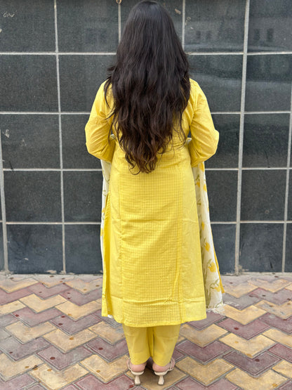 Gulmohar Mulmul Cotton kurta Set with Doria dupatta