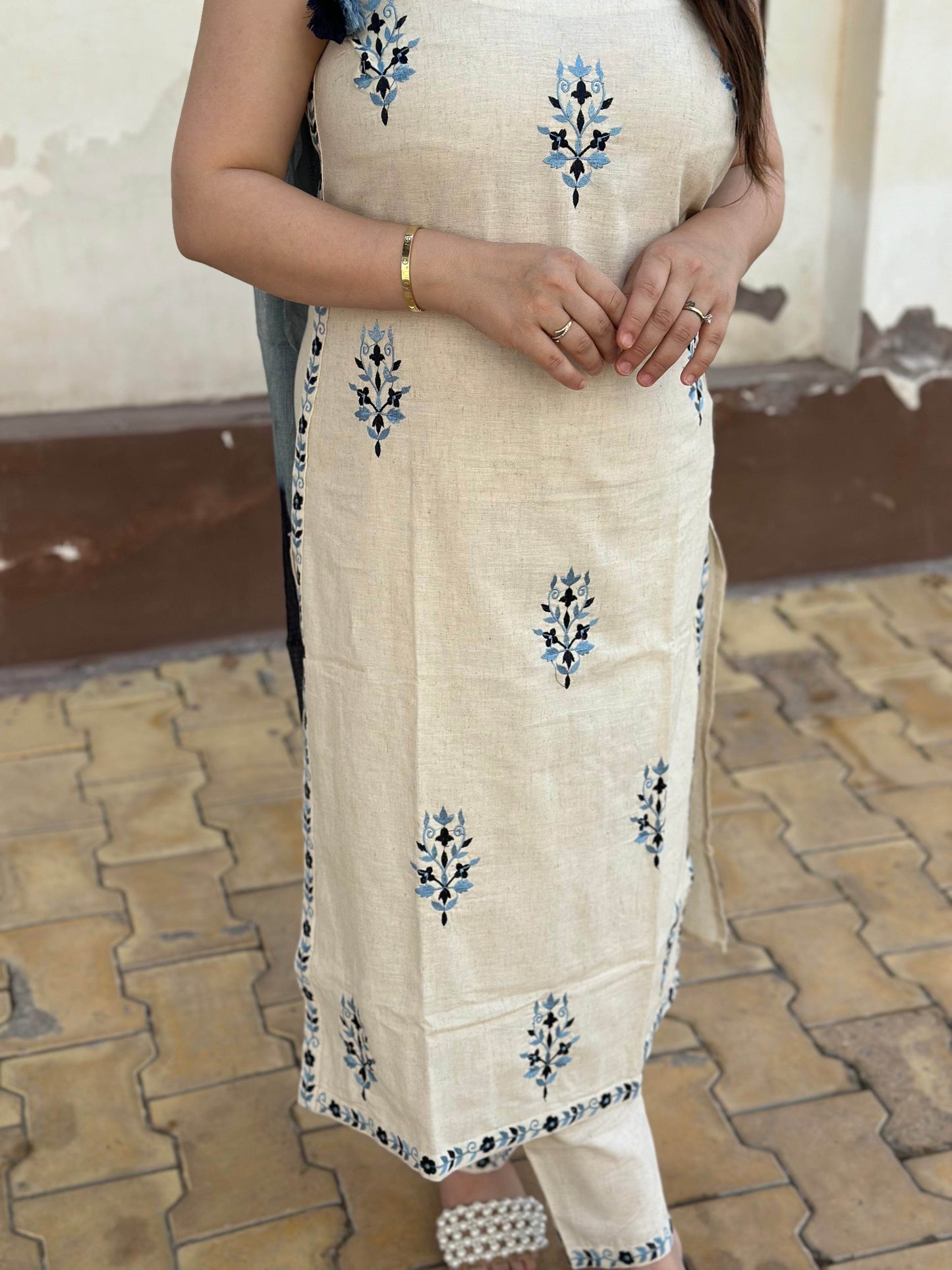 Sleeveless Thread Work Cotton Suit For Women - Vijay Laxmi