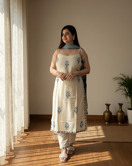 Sleeveless Thread Work Cotton Suit For Women