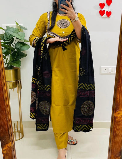 Amayra Arjakh Cotton Kurti Pant Dupatta Set – Thread & Lace