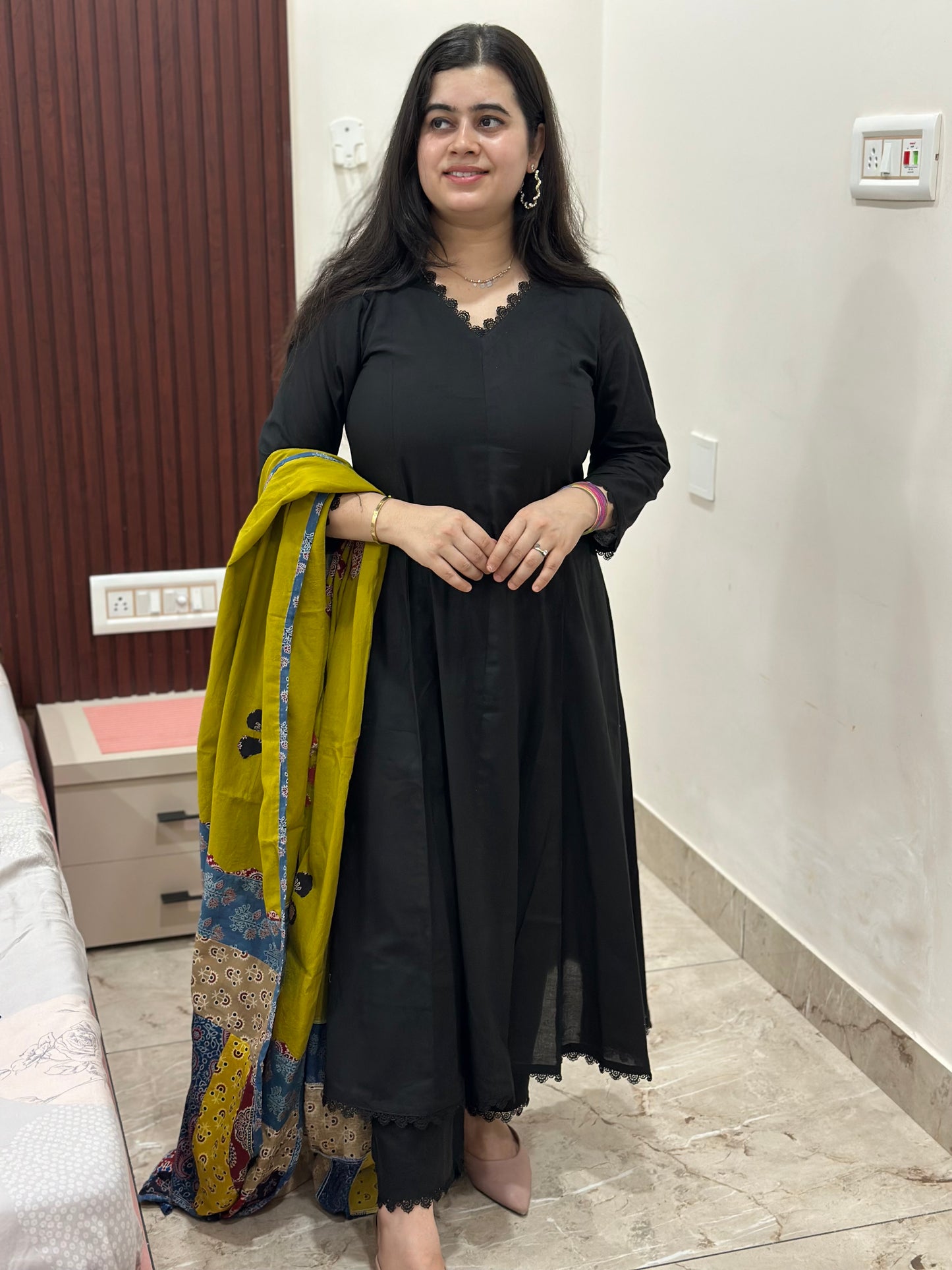 Applique dupatta Black Kurta set with pant & dupatta