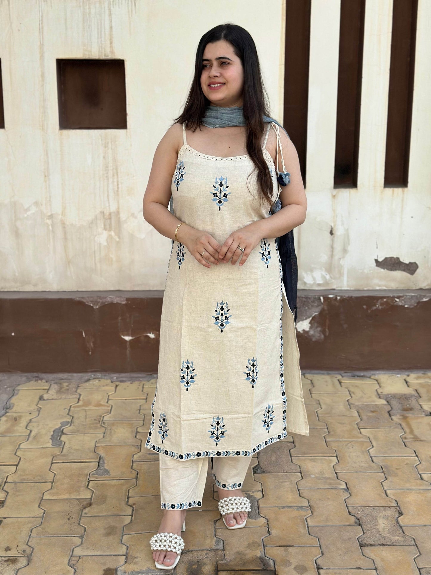 Sleeveless Thread Work Cotton Suit For Women - Vijay Laxmi