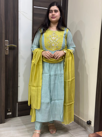 Anami festive Mul chanderi kurta set with silk dupatta