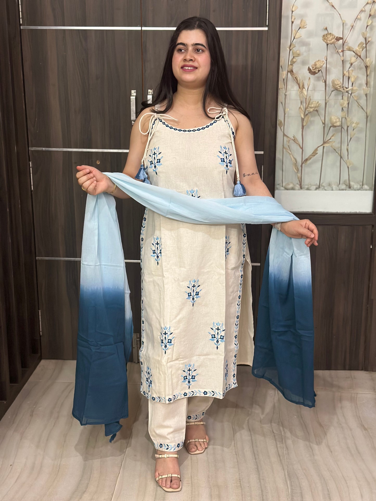 Bani Sleeveless Thread Work Cotton Suit For Women