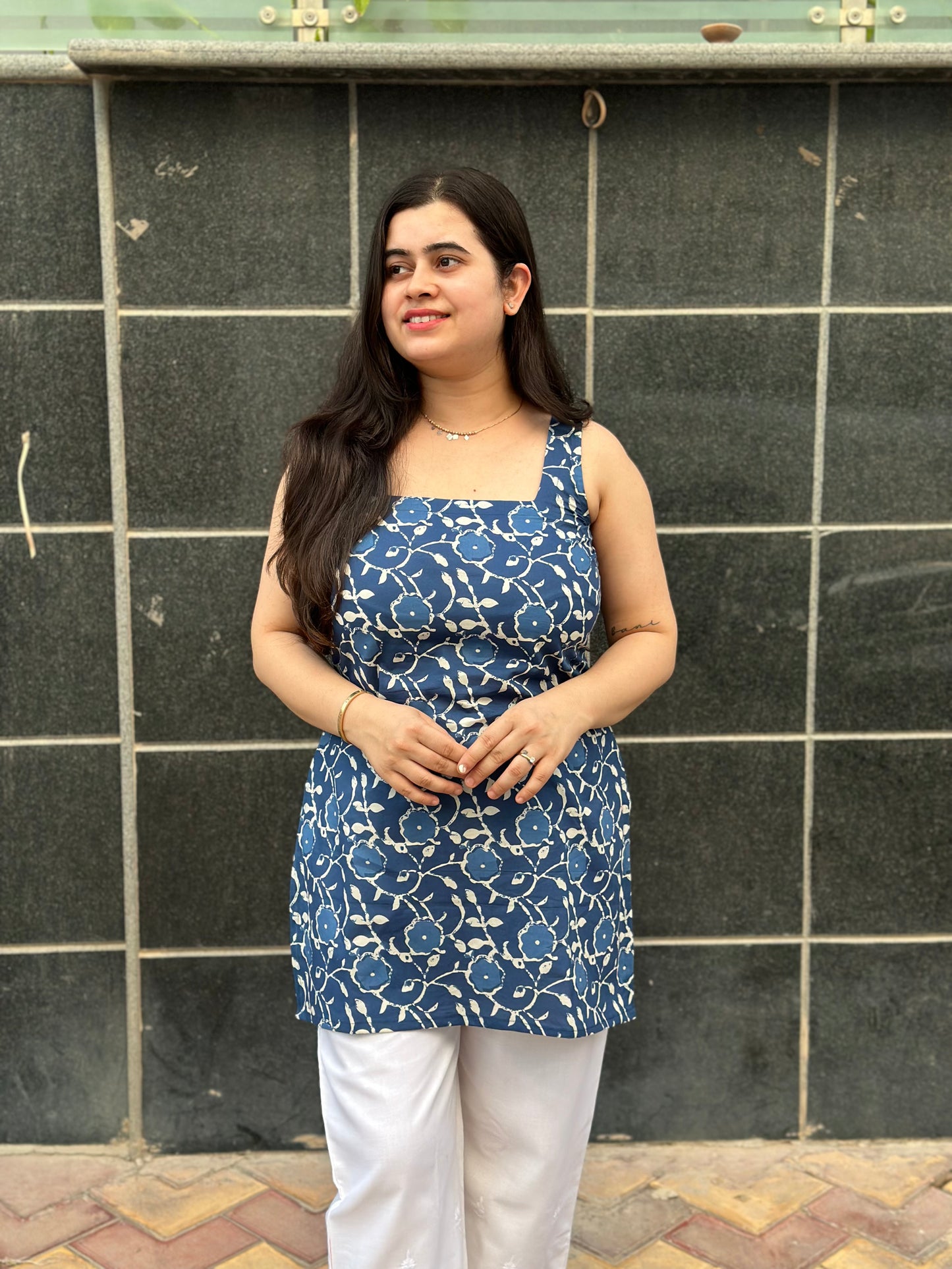 Gulmohar Sleeveless Cotton kurta