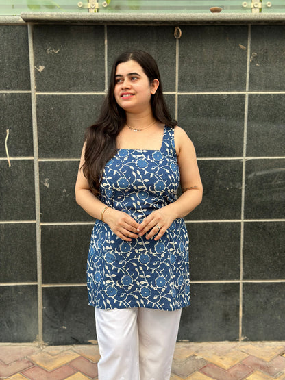 Gulmohar Sleeveless Cotton kurta