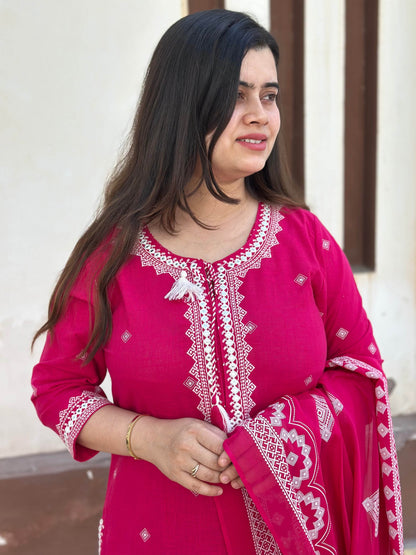 Cotton Flex kurta set with pants & dupatta - Vijay Laxmi