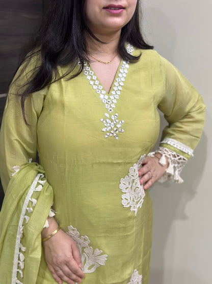 Anami festive Mul chanderi kurta set with silk dupatta