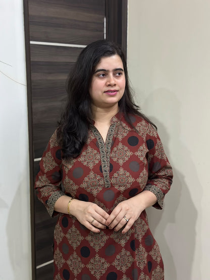 Madhubani pure cotton kurti for women( maroon)