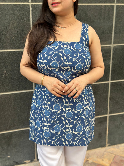 Gulmohar Sleeveless Cotton kurta