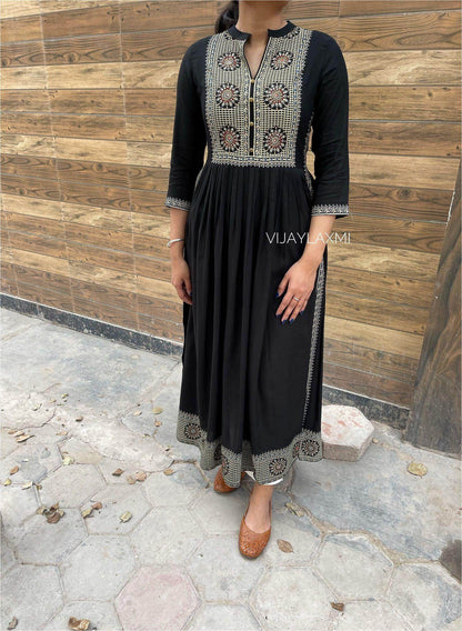 Naira cut Kurti D5 Black - Vijay Laxmi