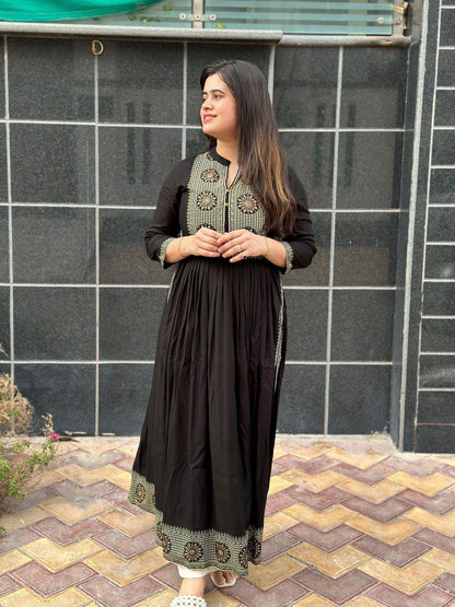 Naira cut Kurti D5 Black - Vijay Laxmi