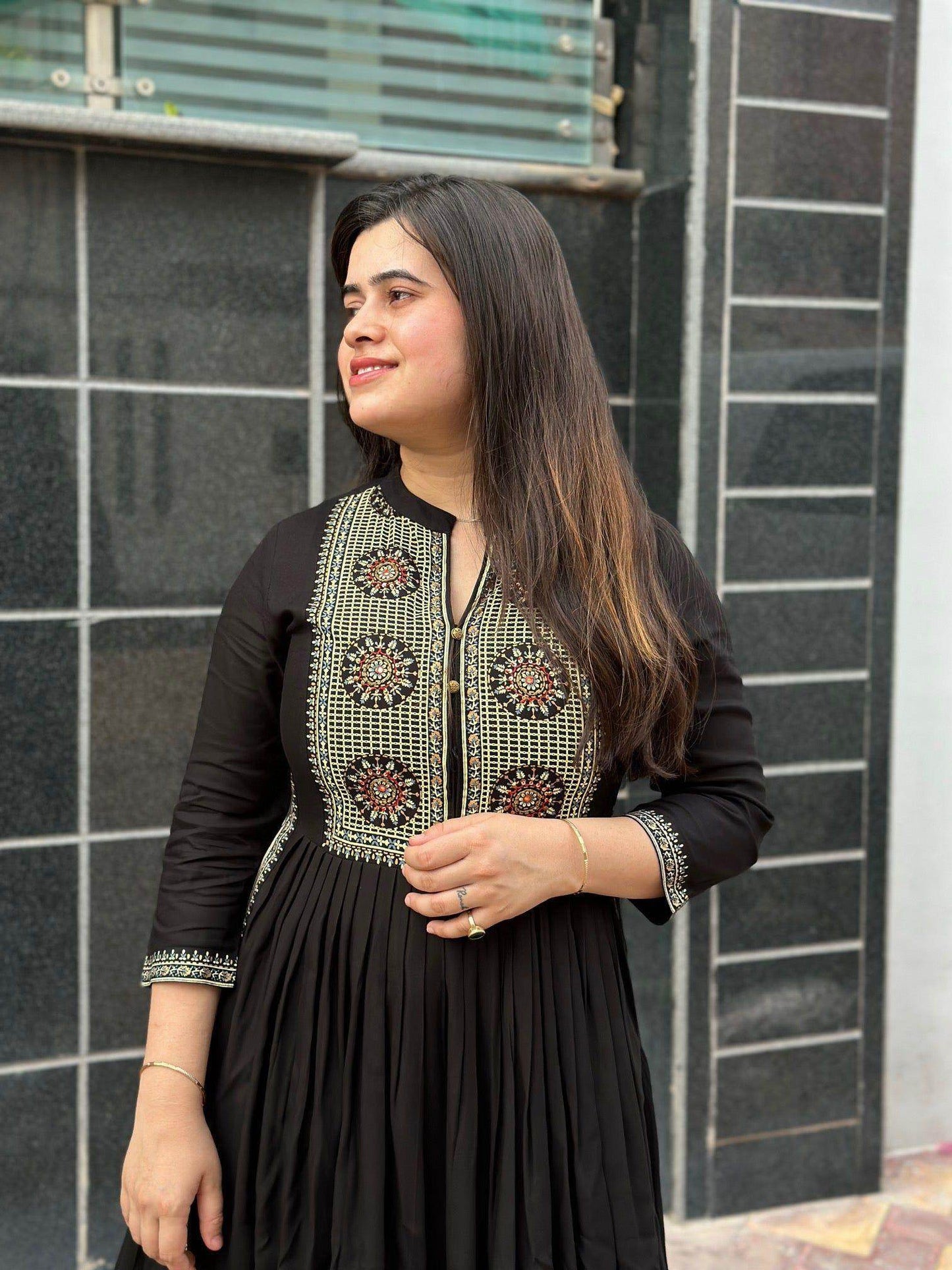 Naira cut Kurti D5 Black - Vijay Laxmi