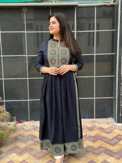 Naira cut Kurti D5 Navy - Vijay Laxmi