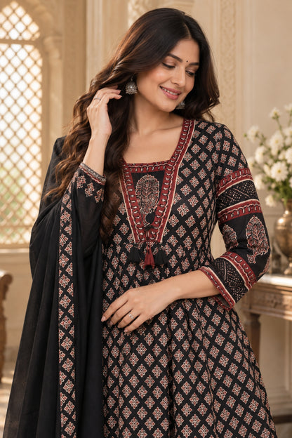 NAZAKAT cotton kurta set with pants & dupatta black