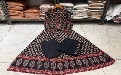 NAZAKAT cotton kurta set with pants & dupatta black