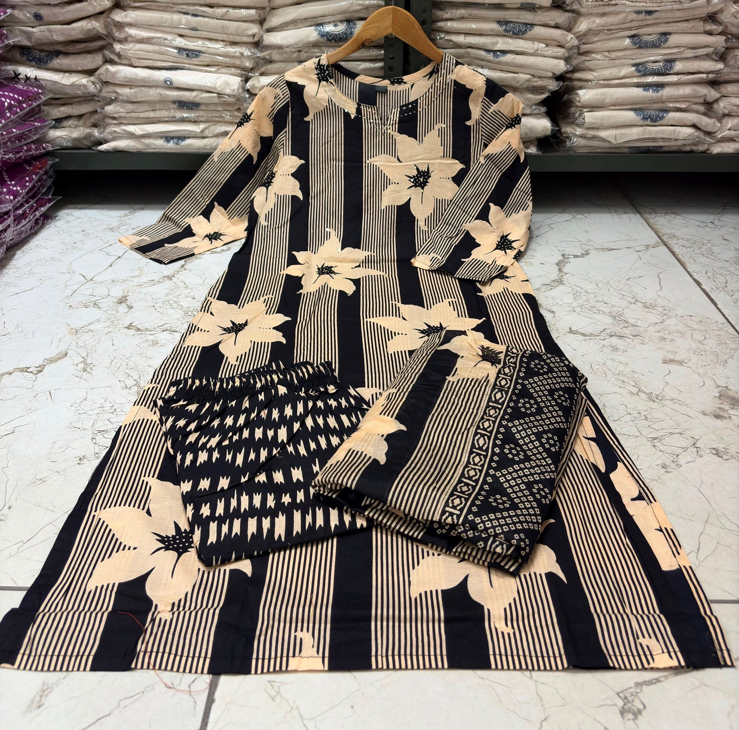 NAZAKAT cotton kurta set with pants & dupatta black