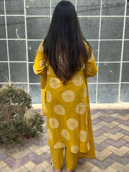 Kiara Cotton Kurta Patch Embroidery Work Kurti Pant And Dupatta